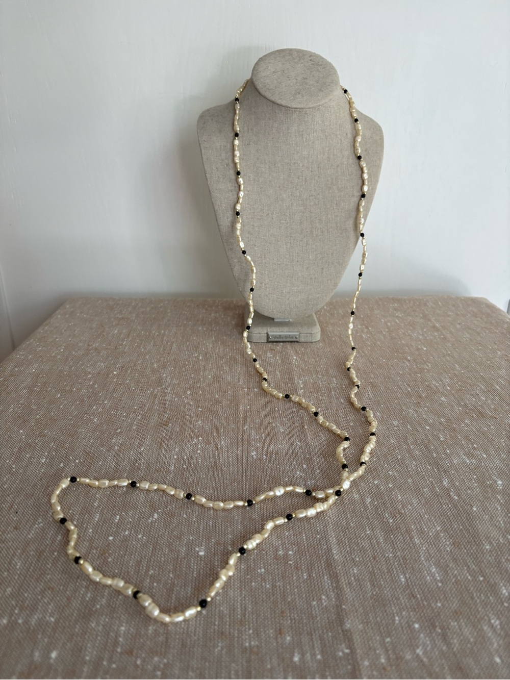 VTG Genuine Rice Pearls 30” Opera Necklace Luxury 10kt Gold & Black Onyx Beads